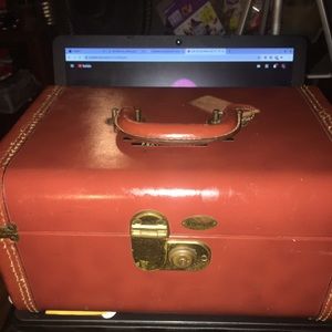 Vintage Maximilian New York train case